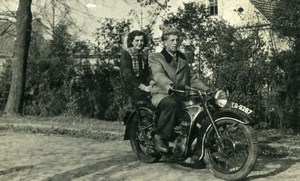 Poland Księginice Couple on EMW R35 Motorcyle ancienne photo snapshot 1956