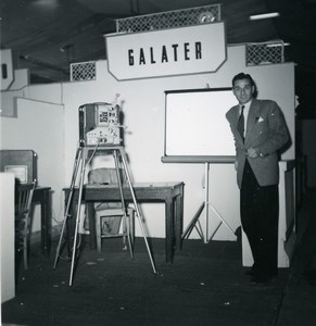 France Paris Photo Cine Sound Fair Booth of Galater Old Amateur Snapshot 1951