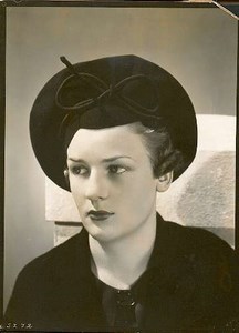 Close-up portrait of elegant woman Photo 1930
