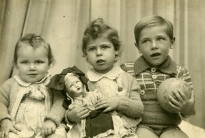 France Lille 3 Kids Alsatian? Doll & Ball Children Game Old Photo Vanackere 1945