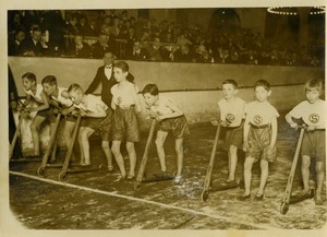 Start of the Sons of Berlin Policemen Scooter race Old Photo 1930