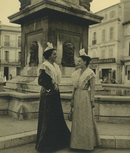 France Arles Arlésienne 2 Women in Traditional Costume Fountain Old Photo 1947#2