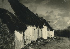 France Caillaudin en Briere Thatched cottages old photo Jacques Cholet 1960