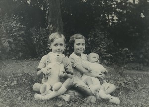 France North Children outdoors Teddy bear Guardel Family? Old photo 1950