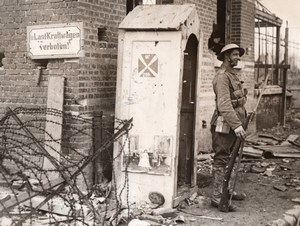 Western Front Captured German Sentry Box British Sentry Old Photo 1914-1918