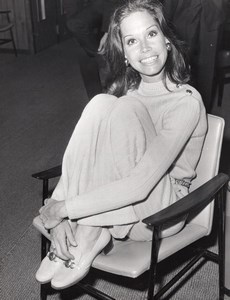 American Actress Mary Tyler Moore Smiling old Paul Popper Photo 1969