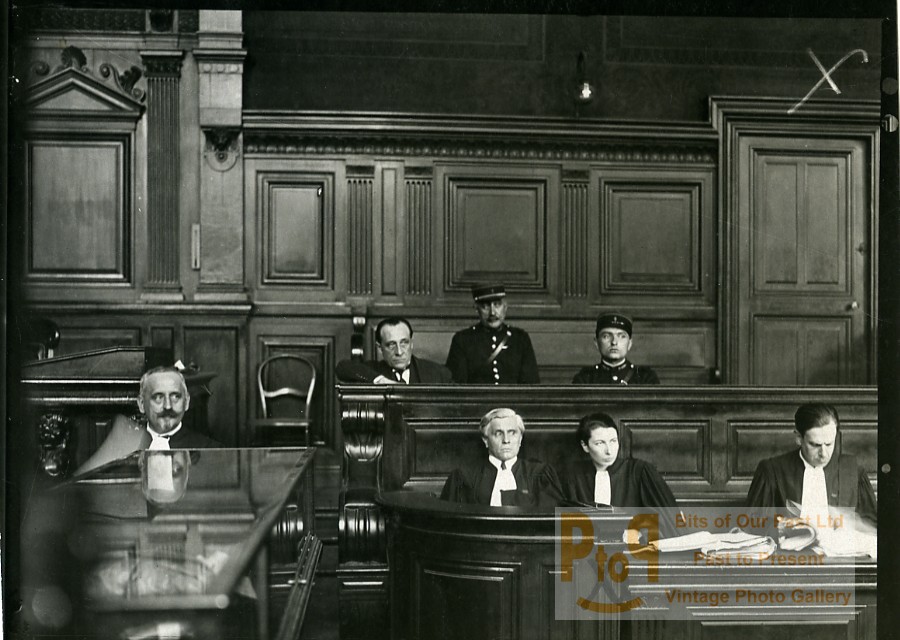 France Paris Justice Criminology Lawyer Suzanne Blum Trial Scene old ...